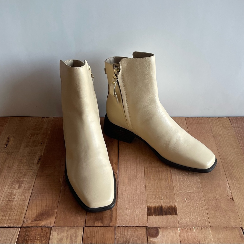 SAM EDELMAN THATCHER Elegant Cream Ankle Boots